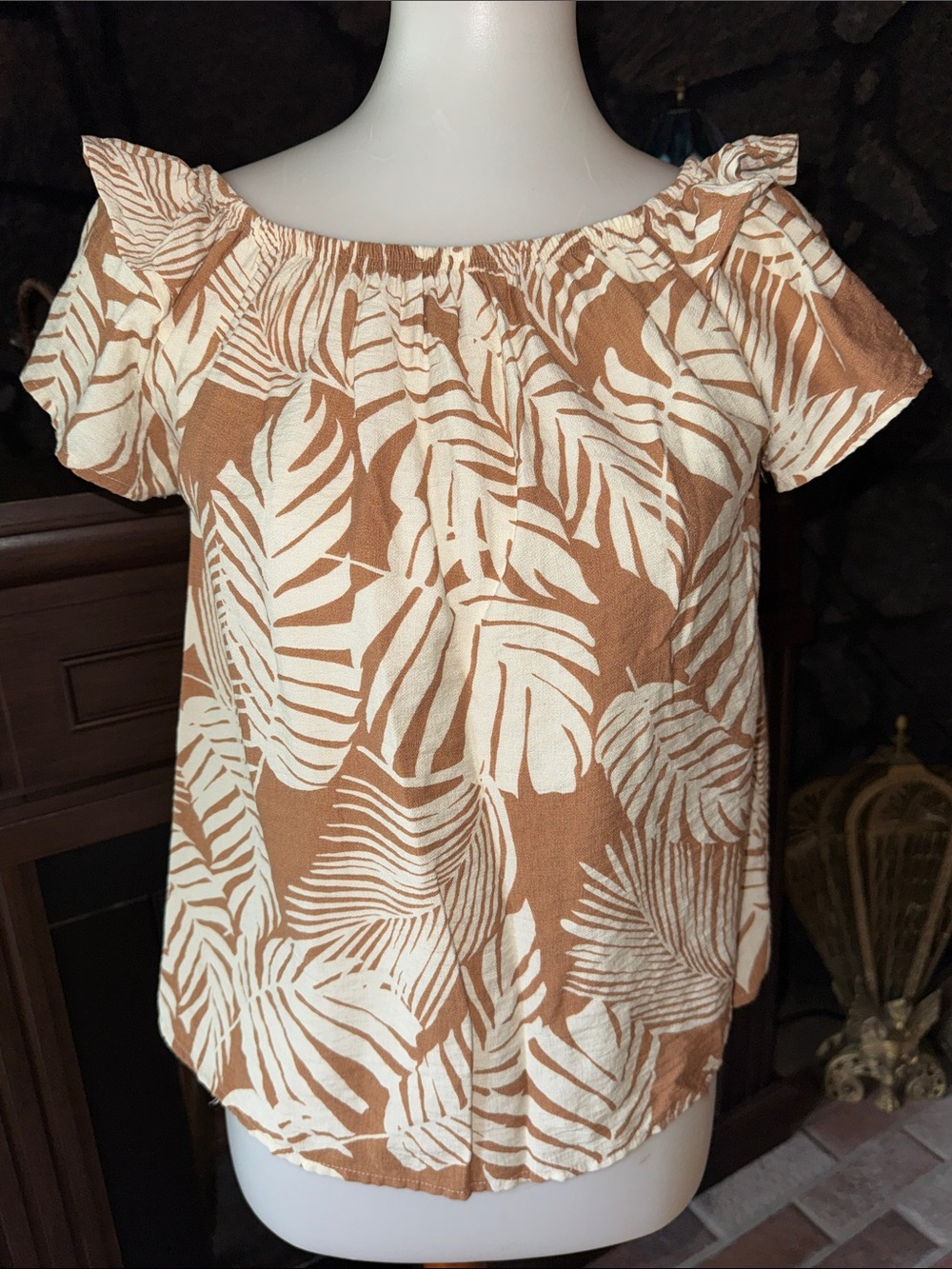 Size Small S Women’s Off-Shoulder Leaf Print Top in Brown and White shirt blouse